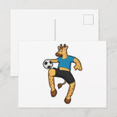 Giraffe als Fußballspieler mit Fußball Postkarte (Vorne/Hinten)