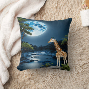 Giraffe am Fluss Moonlit unter Starlit Sky Kissen