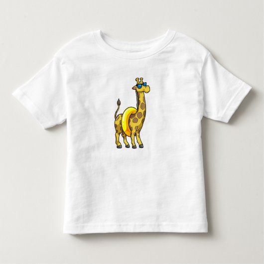 Giraffe am Strand mit Swim Ring & Sonnenbrille Kleinkind T-shirt (Vorderseite)