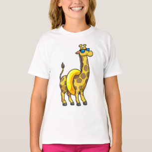 Giraffe am Strand mit Swim Ring & Sonnenbrille T-Shirt