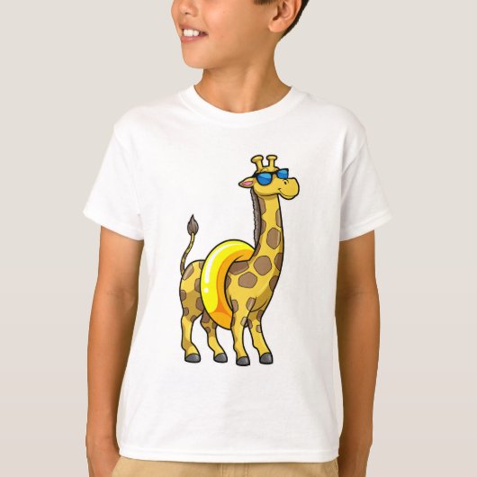 Giraffe am Strand mit Swim Ring & Sonnenbrille T-Shirt (Vorderseite)