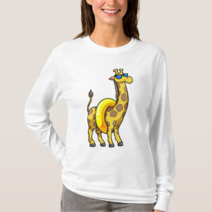 Giraffe am Strand mit Swim Ring & Sonnenbrille T-Shirt