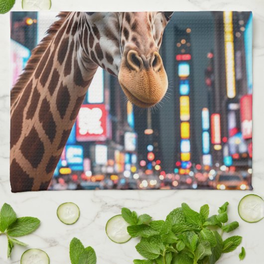 Giraffe am Times Square Geschirrtuch (Gefaltet)