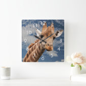 Giraffe and Blue Sky Photo Clock Quadratische Wanduhr (Zuhause)