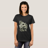 Giraffe and spider mum tall mammal flowers petals  T-Shirt (Vorne ganz)