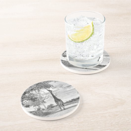 Giraffe auf der Straße Getränkeuntersetzer (Seite)