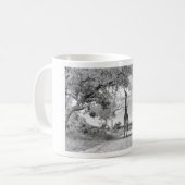 Giraffe auf der Straße Kaffeetasse (Vorderseite Links)