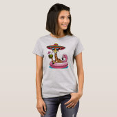Giraffe auf Flamingo-Schwimmfloß T-Shirt (Vorne ganz)