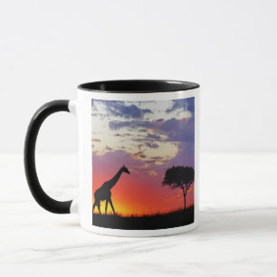 Giraffe bei Sonnenaufgang silhouettiert, Giraffa Tasse
