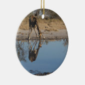 GIRAFFE BEIM REFLEKTIERTEN TRINKEN KERAMIK ORNAMENT (Rechts)