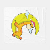 Giraffe beim Schlafen mit dem Mond Fleecedecke (Vorderseite (Horizontal))