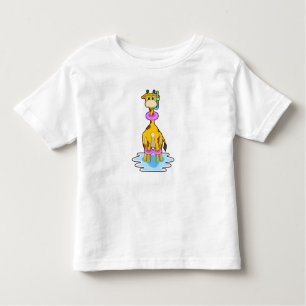 Giraffe beim Schwimmen mit Swim-Ring Kleinkind T-shirt