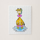 Giraffe beim Schwimmen mit Swim-Ring Puzzle (Vertikal)