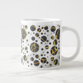 Giraffe, braun und gelb Jumbo-Tasse (Rechts)