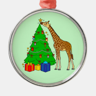 Giraffe dekoriert Weihnachtsbaum mit Star Ornament Aus Metall