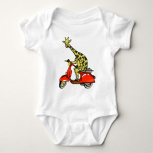 Giraffe fährt auf einem roten Roller Baby Strampler