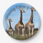 Giraffe Family Growing Tall Birthday Pappteller (Vorderseite)