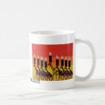 Giraffe Hannukah Menorah Tasse<br><div class="desc">Grafische Illustration eines Hannukah menorah mit Giraffen entwerfen.  Genießen Sie alle Nächte von Hannukah mit dieser einzigartigen,  Tierkunst-Tasse.</div>