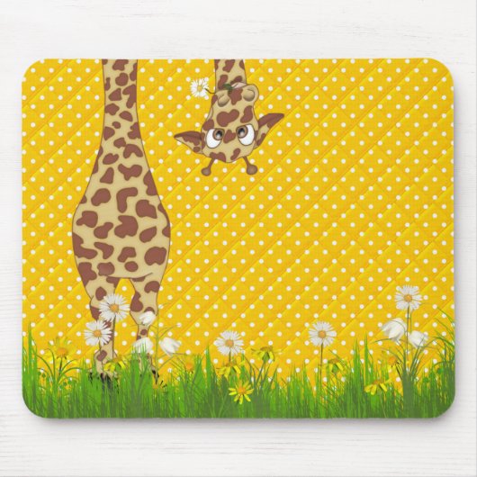 Giraffe im Gras auf Polka Dots Mousepad (Vorne)