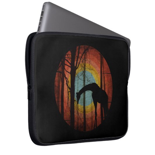 GIRAFFE IM WALD LAPTOPSCHUTZHÜLLE (Vorne Rechts)