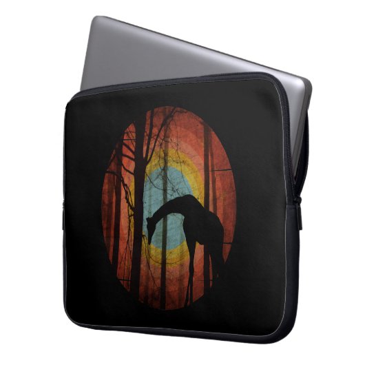 GIRAFFE IM WALD LAPTOPSCHUTZHÜLLE (Vorderseite Links)