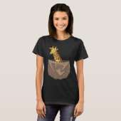 Giraffe In A Pocket Tall Animal Safari T-Shirt (Vorne ganz)
