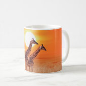 Giraffe in der afrikanischen Savanne gegen den Bac Kaffeetasse (VorderseiteRechts)