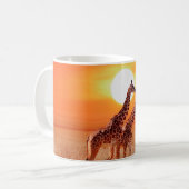 Giraffe in der afrikanischen Savanne gegen den Bac Kaffeetasse (Vorderseite Links)
