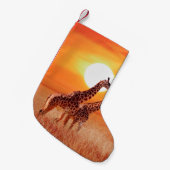 Giraffe in der afrikanischen Savanne gegen den Bac Kleiner Weihnachtsstrumpf (Vorderansicht (hängend))