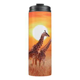 Giraffe in der afrikanischen Savanne gegen den Bac Thermosbecher