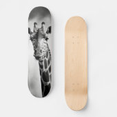 Giraffe in einem Stadtbild Skateboard (Vorderseite)