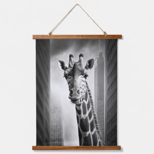 Giraffe in einem Stadtbild Wandteppich Mit Holzrahmen