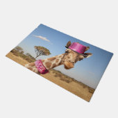 Giraffe in funkelnd-rosa Hut Fußmatte (Schrägansicht)