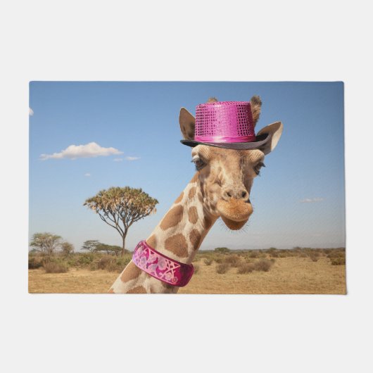 Giraffe in funkelnd-rosa Hut Fußmatte (Vorderseite)
