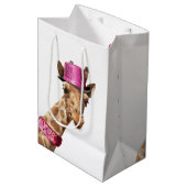 Giraffe in funkelnd-rosa Hut Mittlere Geschenktüte (Vorderseite Schrägansicht)