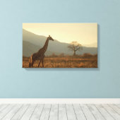Giraffe in the Savannah Leinwanddruck (Insitu (Holzboden))