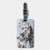 Giraffe küsst ihr Kalb Gepäckanhänger (Vorderseite vertikal)