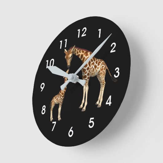 Giraffe Liebe: Mutter und Baby Black Runde Wanduhr (Winkel)