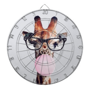 Giraffe mit Brille bläst einen rosa Kaugummibubble Dartscheibe