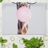 Giraffe mit Brille bläst rosa Kaugummi Geschirrtuch (Gefaltet)