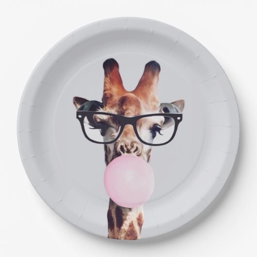 Giraffe mit Brille, die ein rosa Kaugummi bläst Pappteller (Vorderseite)