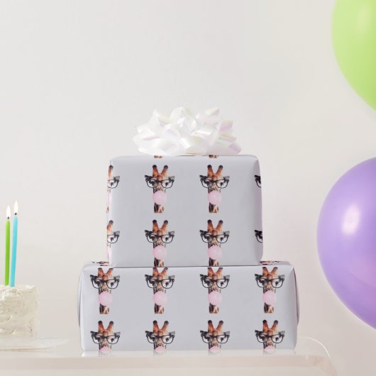 Giraffe mit Brille, die rosa Kaugummi blasen Geschenkpapier (Partygeschenke)