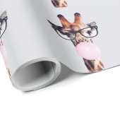 Giraffe mit Brille, die rosa Kaugummi blasen Geschenkpapier (Rolleneckpunkt)