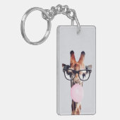 Giraffe mit Brille, die rosa Kaugummi blasen Schlüsselanhänger (Vorderseite links)