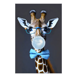 Giraffe mit Brille, Krawatte mit Bugs, blauer Kaug Fotodruck