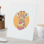 Giraffe mit Cupcake   Sockelschild (In Situ)