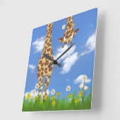 Giraffe mit Daisy auf Sky Quadratische Wanduhr (Winkel)