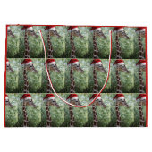 Giraffe mit einem Weihnachtshut Große Geschenktüte (Rückseite)