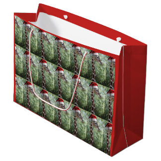 Giraffe mit einem Weihnachtshut Große Geschenktüte
