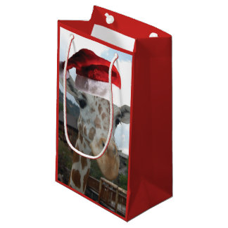 Giraffe mit einem Weihnachtshut zu Weihnachten Kleine Geschenktüte